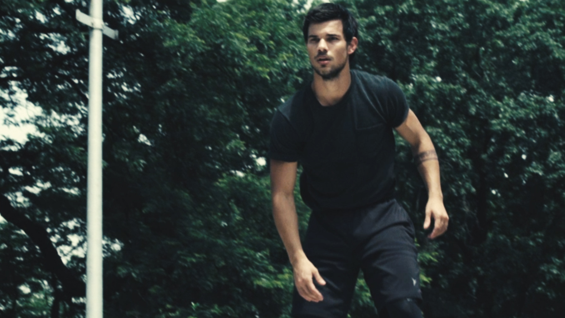 watch tracers trailer taylor lautner action movie deadline tracers trailer